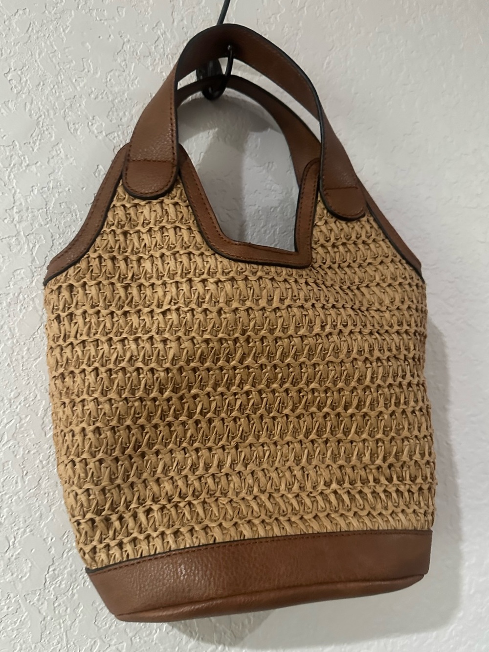 Tommy Bahama Tan and Brown Straw Bucket bag purse - Picture 3 of 9